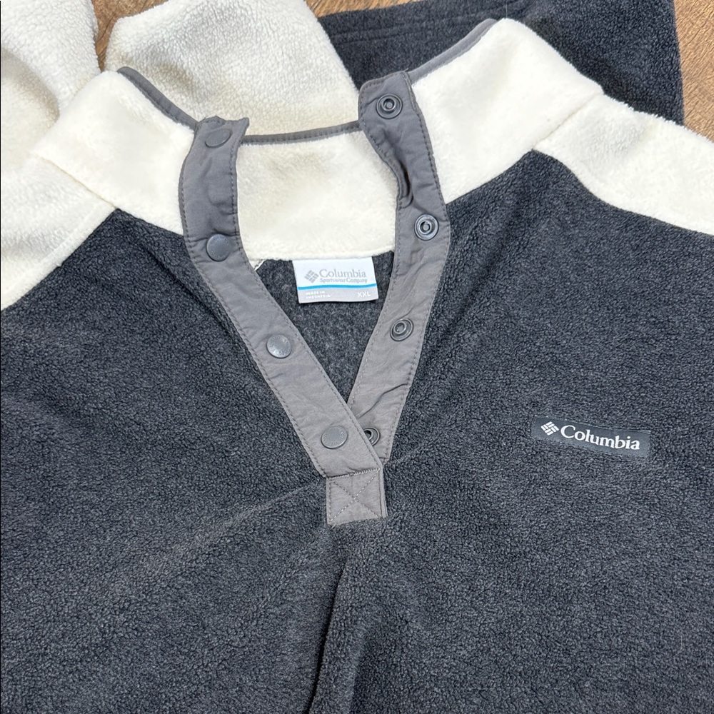 Columbia Charcoal and Ivory Fleece Pullover